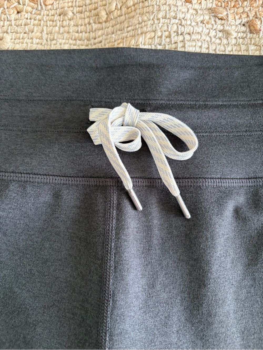 Vuori Performance Joggers/Leggings Mid-Rise Heathered Black - Picture 6 of 8